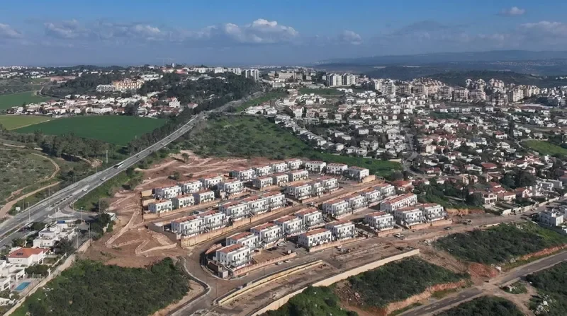 מעקב בנייה מהאוויר — צילום מרחפן של אתר בנייה פעיל